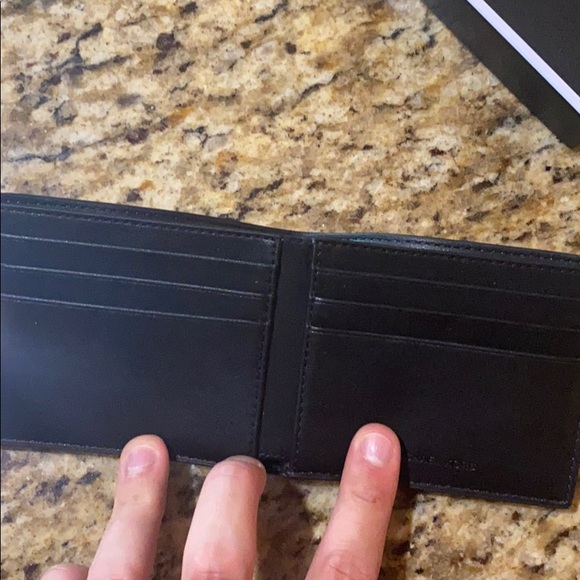 Michael Kors wallet - Picture 4 of 4
